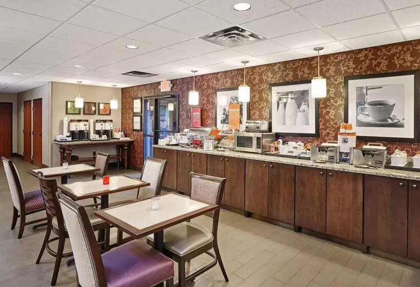 Отель Hampton Inn Peoriaeast At The River Boat Crossing
