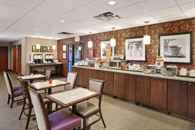 Отель Hampton Inn Peoriaeast At The River Boat Crossing