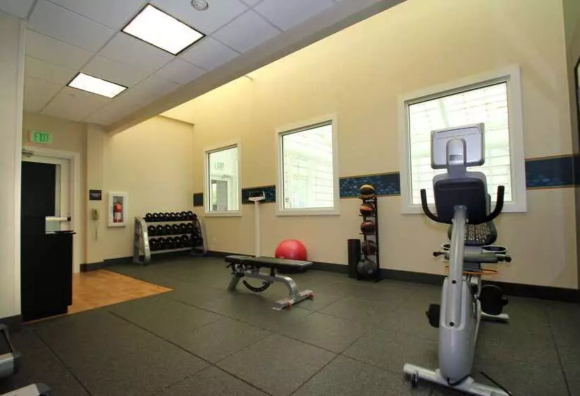 Отель Hampton Inn Portland Airport