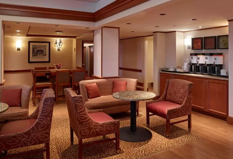 Отель Hampton Inn Portland Airport