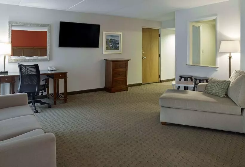 Отель Hampton Inn Portland Airport