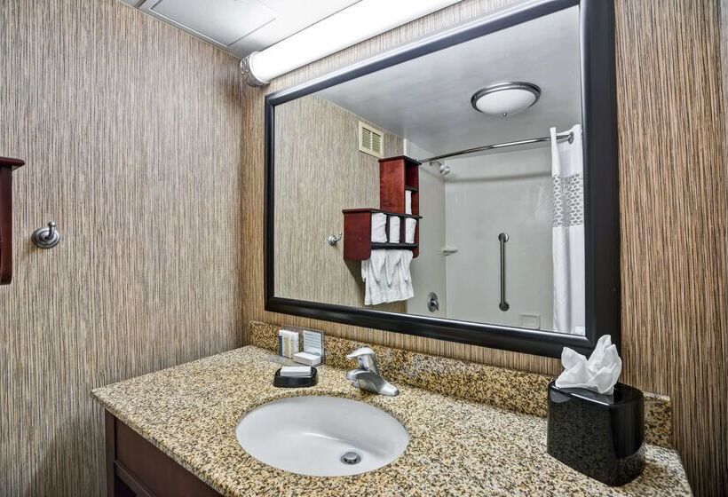 Отель Hampton Inn Scranton At Montage Mountain