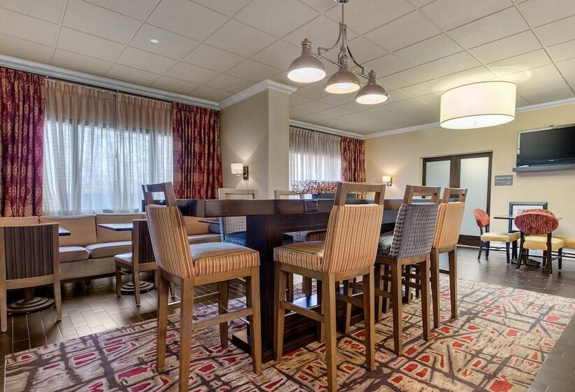 בית מלון כפרי Hampton Inn Starkville