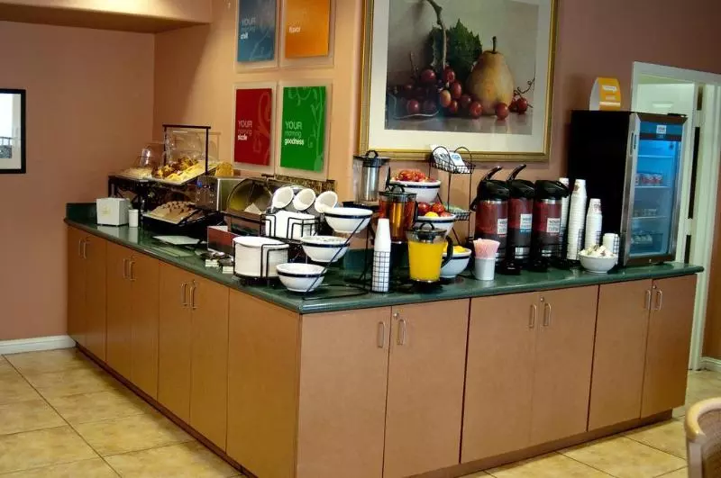 酒店 Lamplighter Inn & Suites