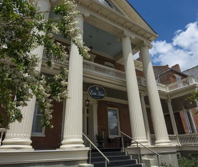 בית מלון כפרי The Guest House Historic Mansion