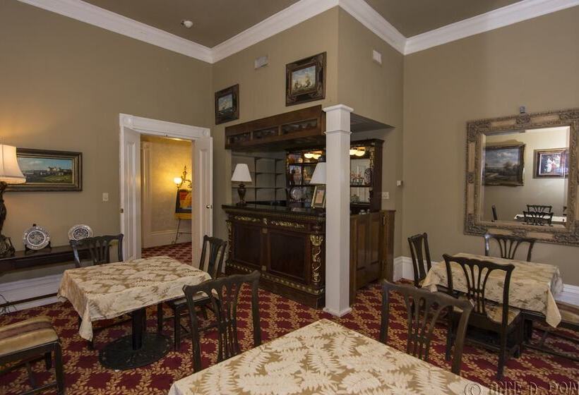 בית מלון כפרי The Guest House Historic Mansion