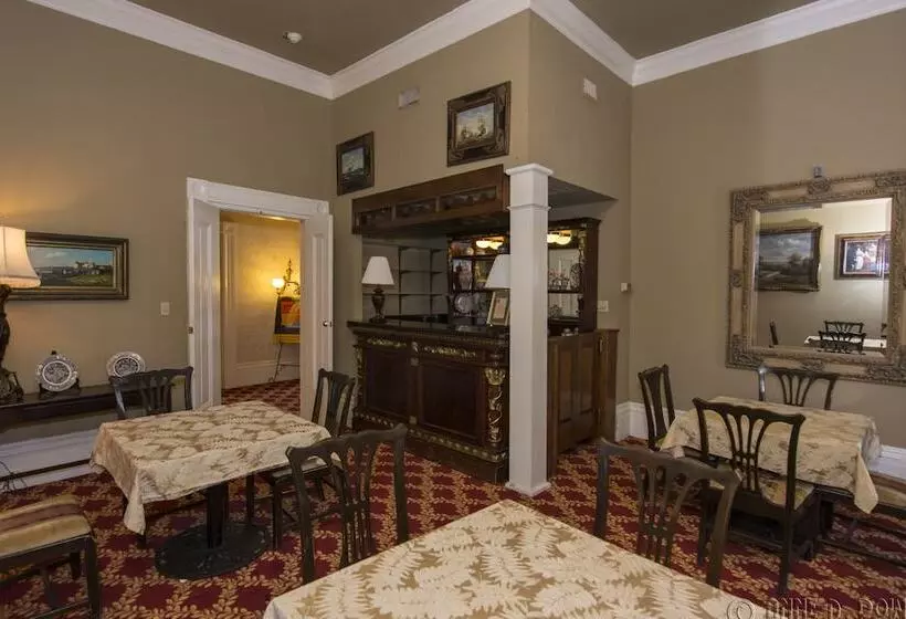 هتل The Guest House Historic Mansion