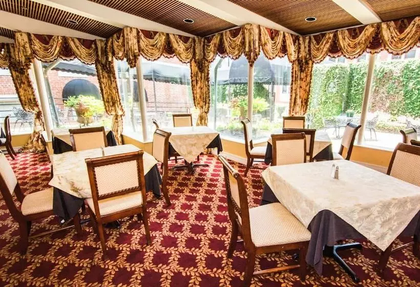 هتل The Guest House Historic Mansion