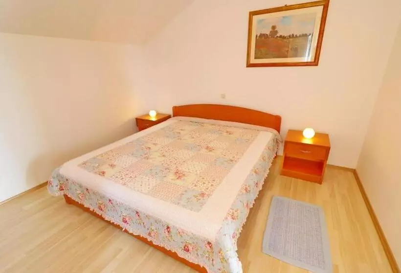 Apartments Plavac Mali