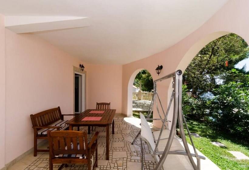 Apartments Plavac Mali