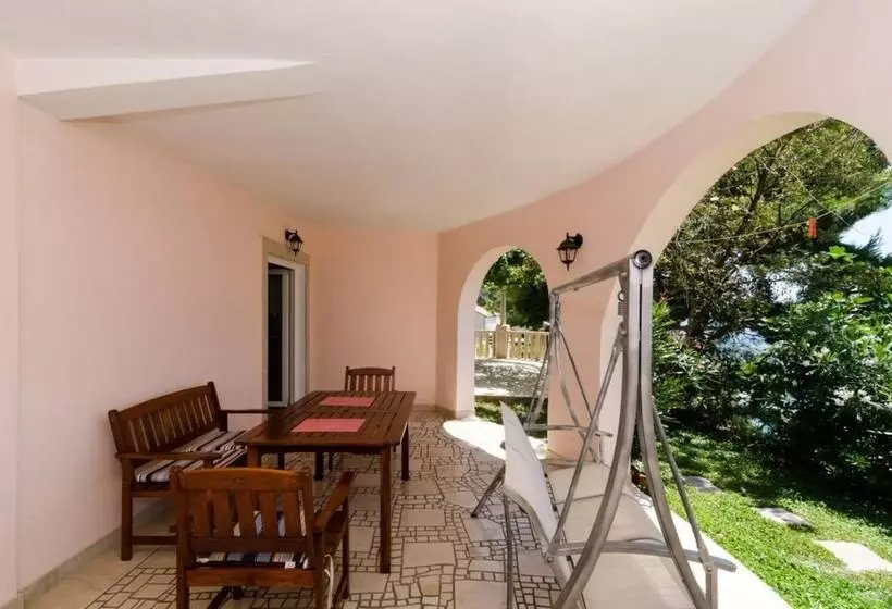 Apartments Plavac Mali