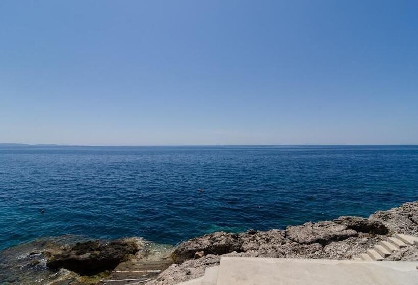 Apartments Plavac Mali