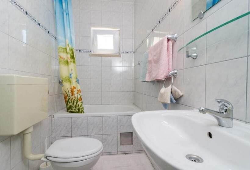 Apartments Plavac Mali