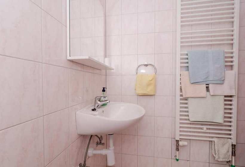 Apartments Plavac Mali