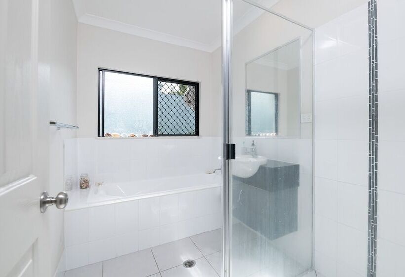 Beach Bliss Queen Bed Bbq Pool Netflix