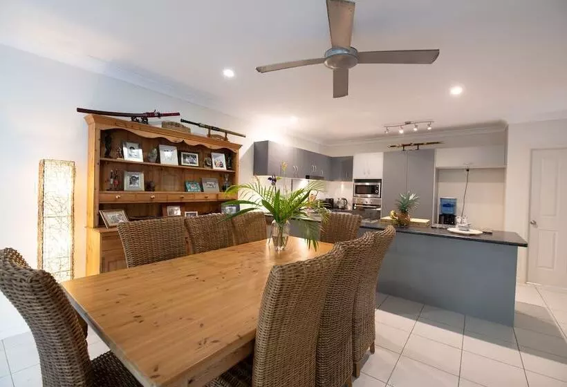 Beach Bliss Queen Bed Bbq Pool Netflix