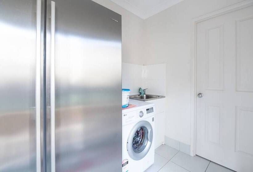 Beach Bliss Queen Bed Bbq Pool Netflix