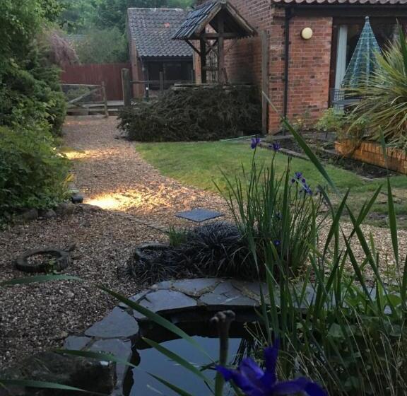 تختخواب و صبحانه The Stables At Harby