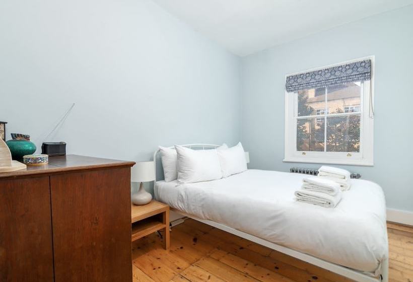 Tremendous House For 10 Guests With Large Garden