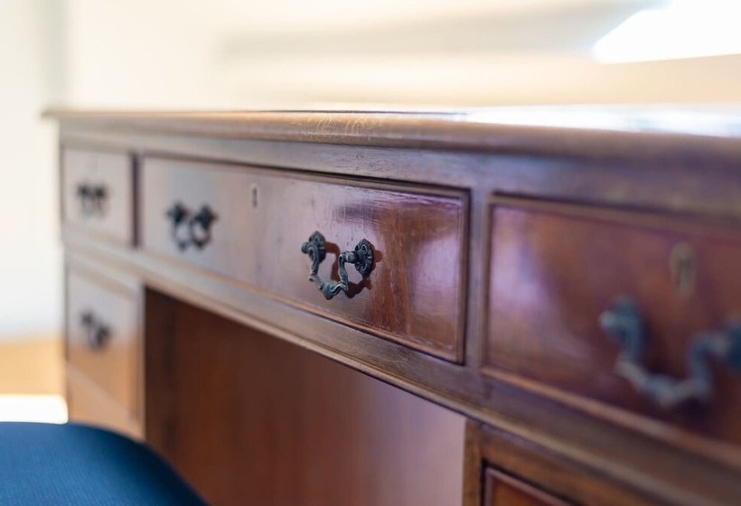 Tremendous House For 10 Guests With Large Garden