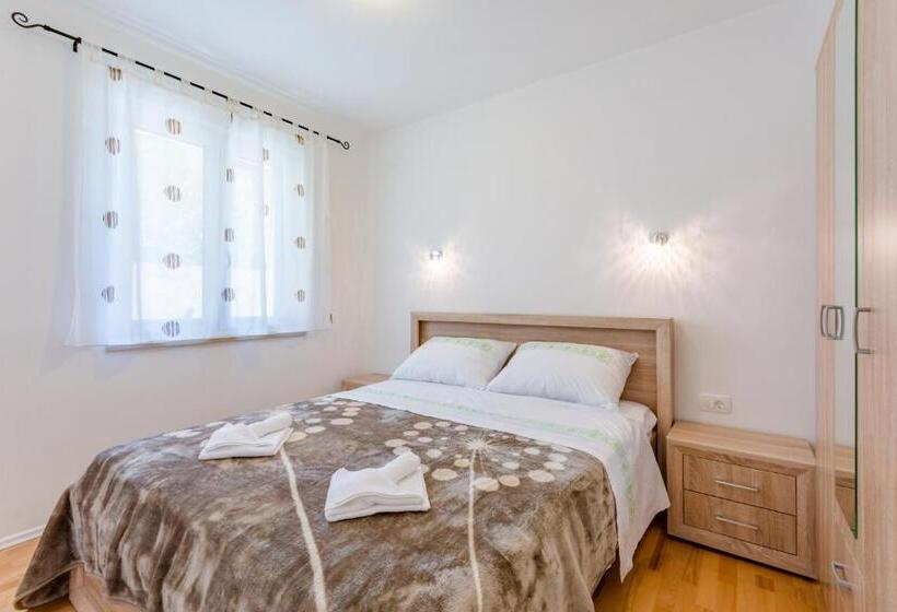 Apartments The Brothers