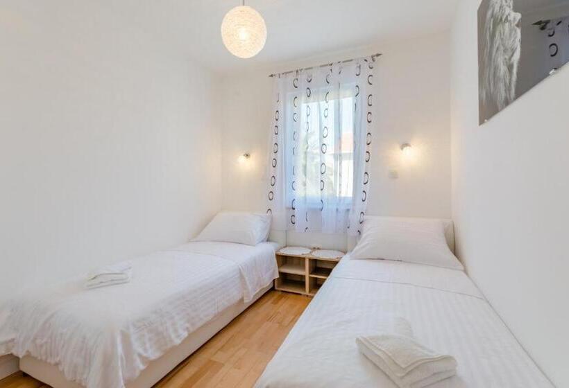 Apartments The Brothers