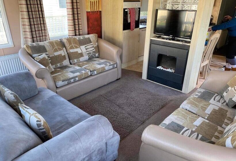 8 Berth Caravan At Manor Park Hunstanton Free Wifi