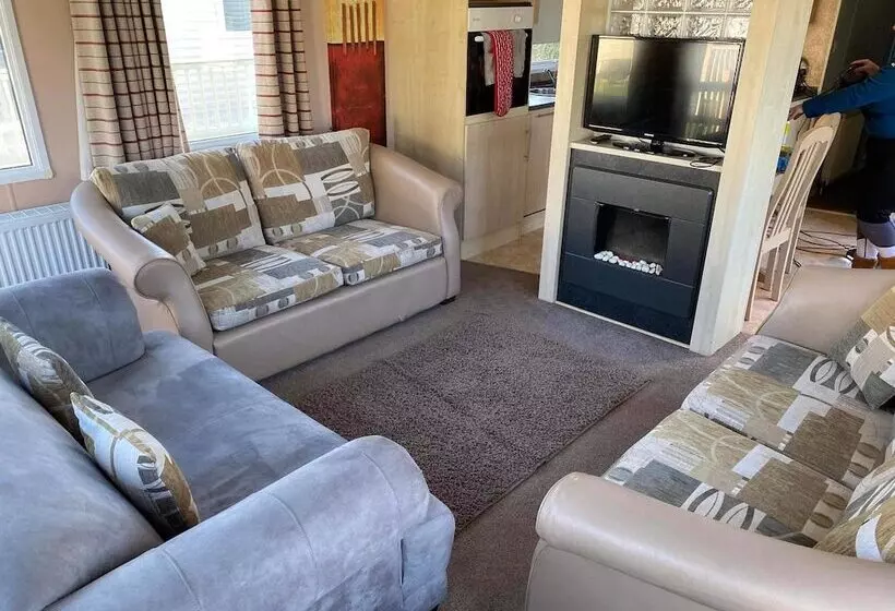 8 Berth Caravan At Manor Park Hunstanton Free Wifi