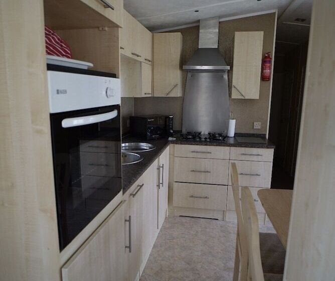 8 Berth Caravan At Manor Park Hunstanton Free Wifi