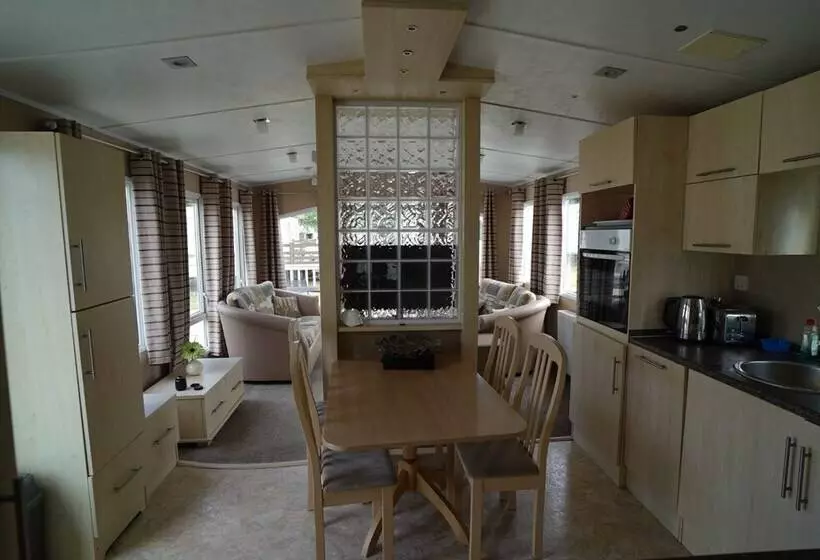 8 Berth Caravan At Manor Park Hunstanton Free Wifi