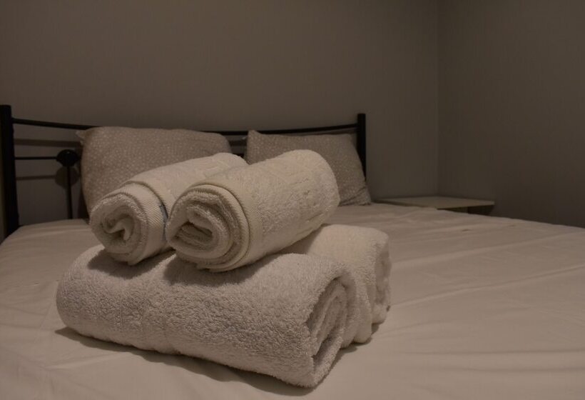 Small & Cozy Flat Near Hospitals