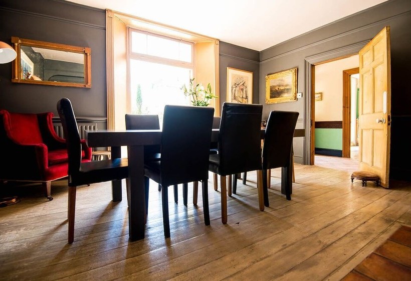 The Cors Country House