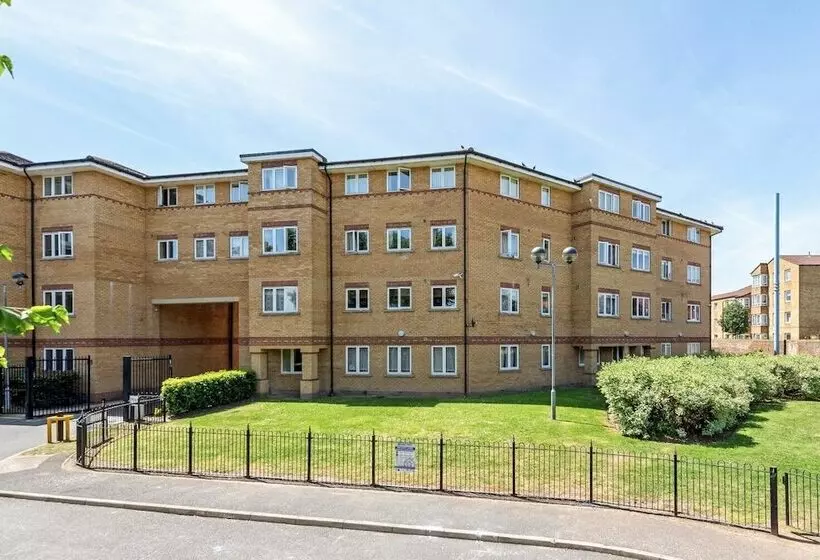 2 Bed Flat, Dedicated Workspace, Parking, 4ktv