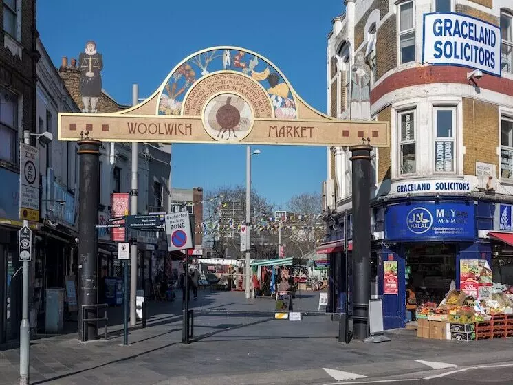 2 Bed Flat, Dedicated Workspace, Parking, 4ktv