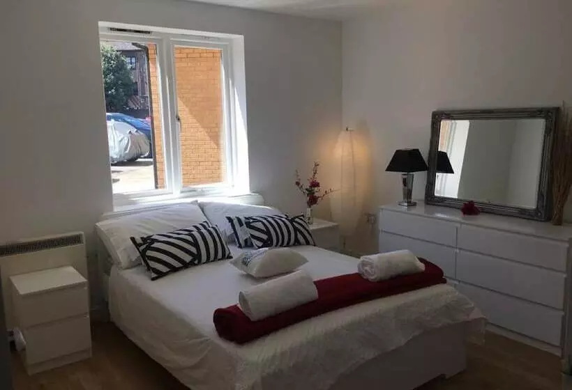 2 Bed Flat, Dedicated Workspace, Parking, 4ktv