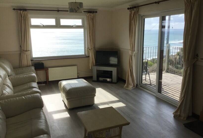 5 Bedroom Detached House With Amazing Sea Views