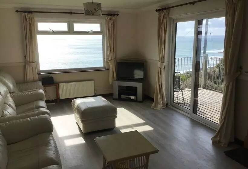 5 Bedroom Detached House With Amazing Sea Views