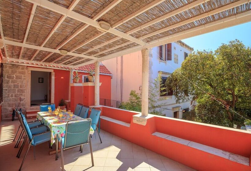 Hedera Estate, Villa Hedera Xi