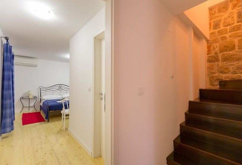 Hedera Estate, Villa Hedera Xi