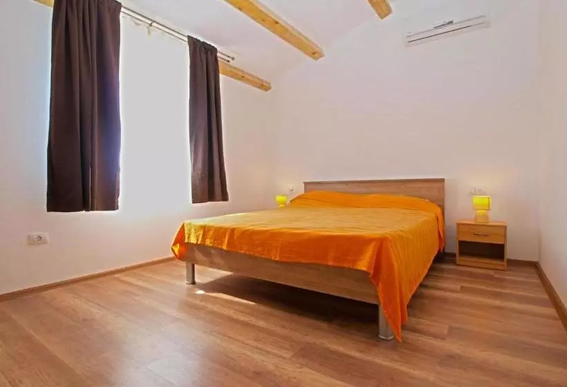 House Andrej 1372