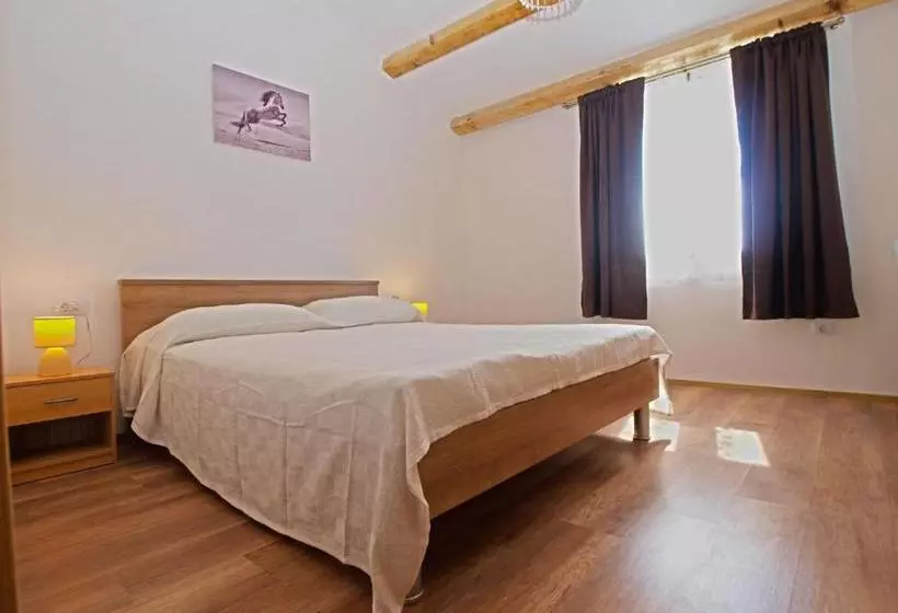 House Andrej 1372