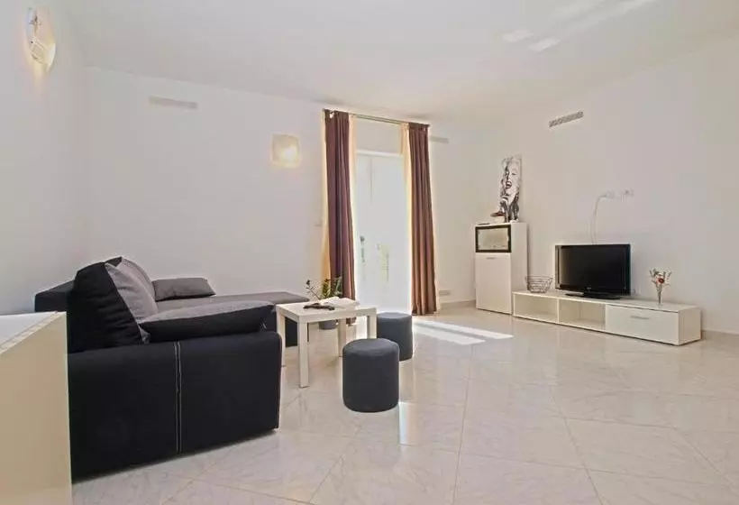 House Andrej 1372