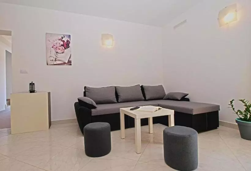 House Andrej 1372