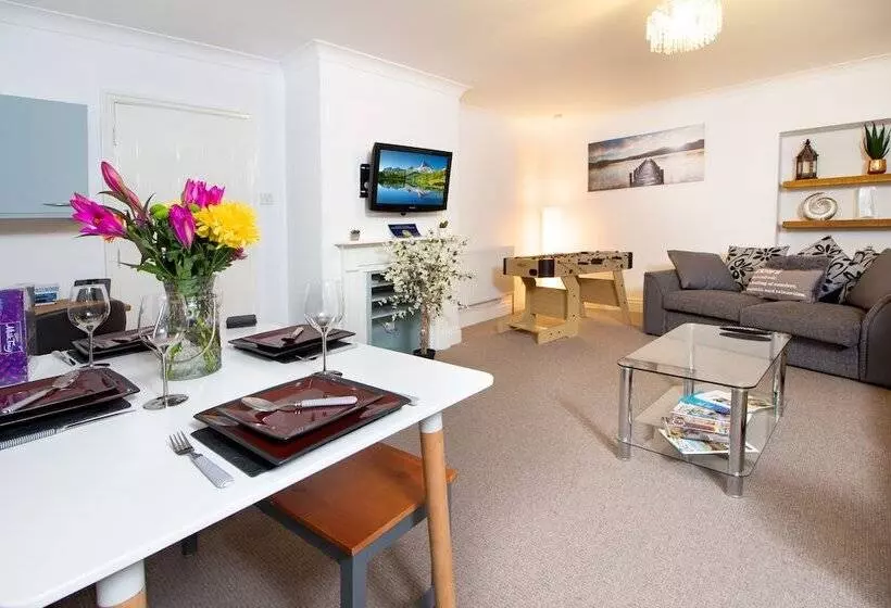 Old Lodge Apartment