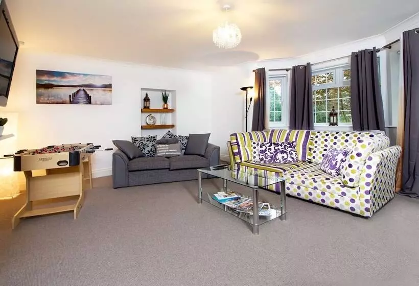 Old Lodge Apartment