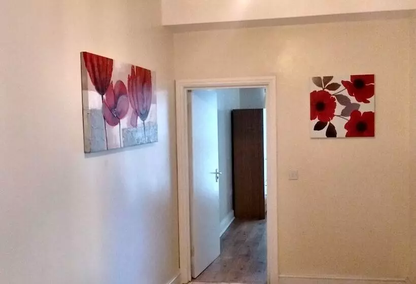 پانسیون Derwent Apartment 1