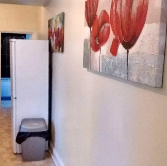 پانسیون Derwent Apartment 1