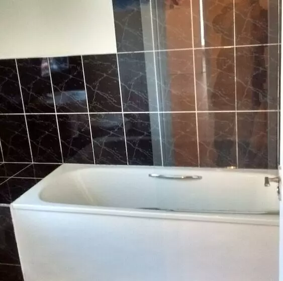 پانسیون Derwent Apartment 1