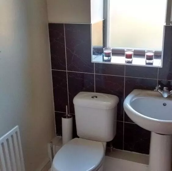 پانسیون Derwent Apartment 1