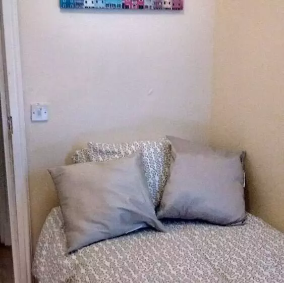 پانسیون Derwent Apartment 1